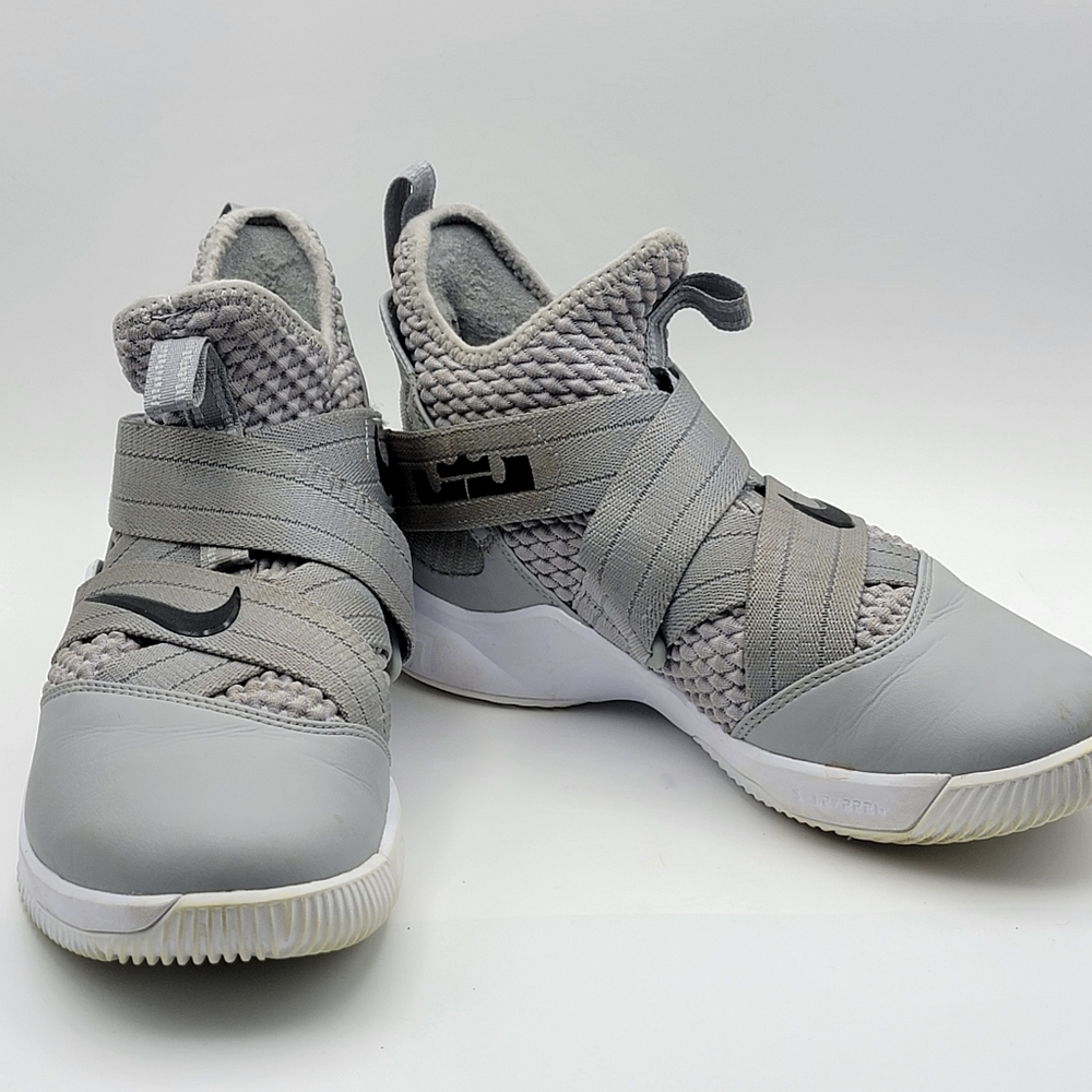 Men's Nike LeBron Soldier 12 Wolf Grey Athletic Shoes Size 7.5 #1607‎